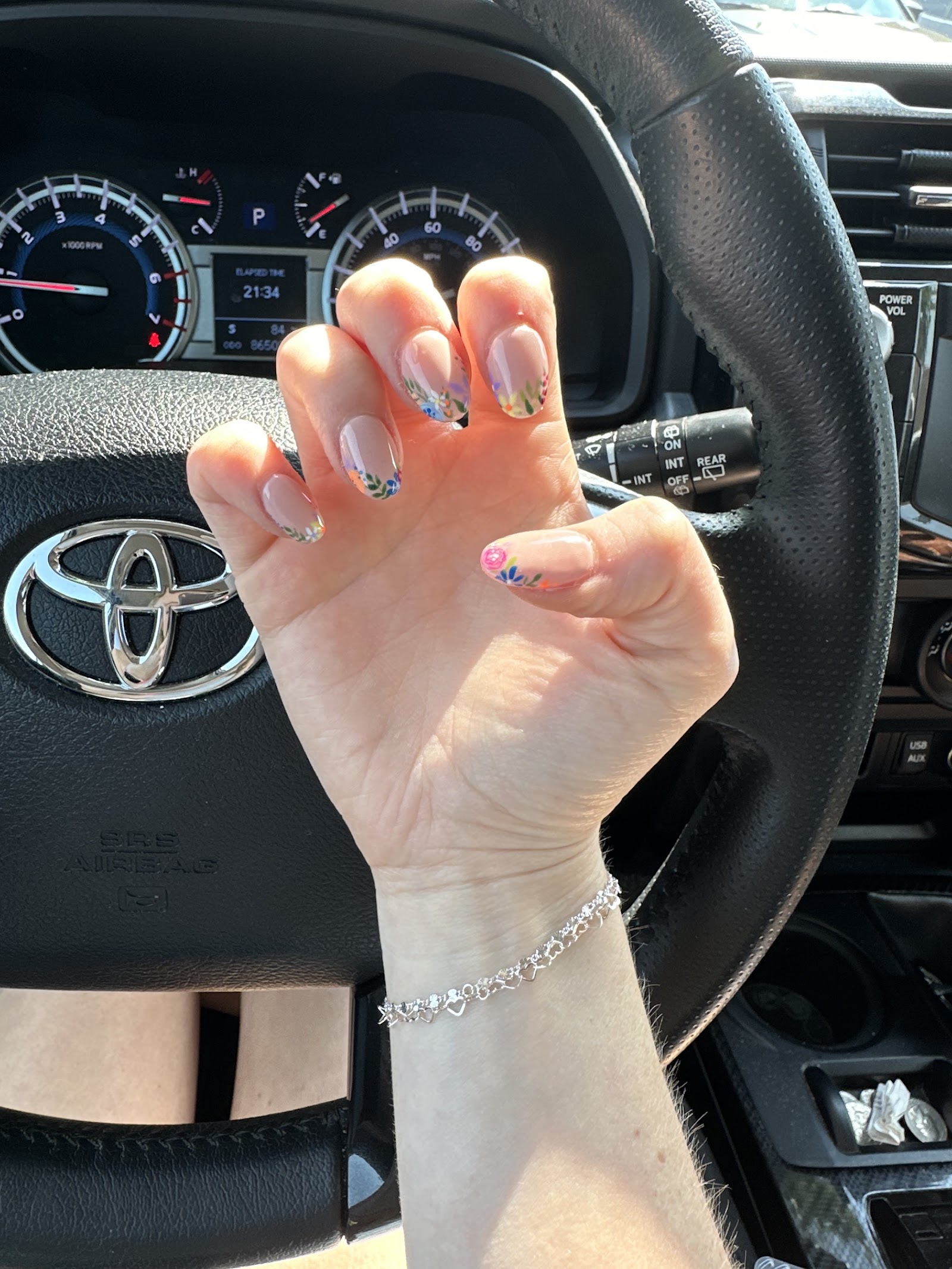 Luxury Nail Spa nail photo 1