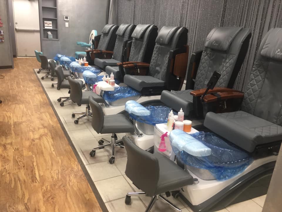 Luxury Nail Spa nail photo 4